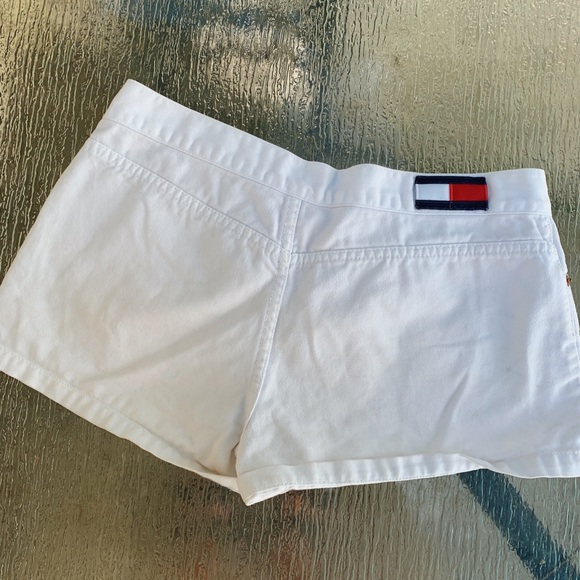 white tommy hilfiger shorts - Picture 5 of 6